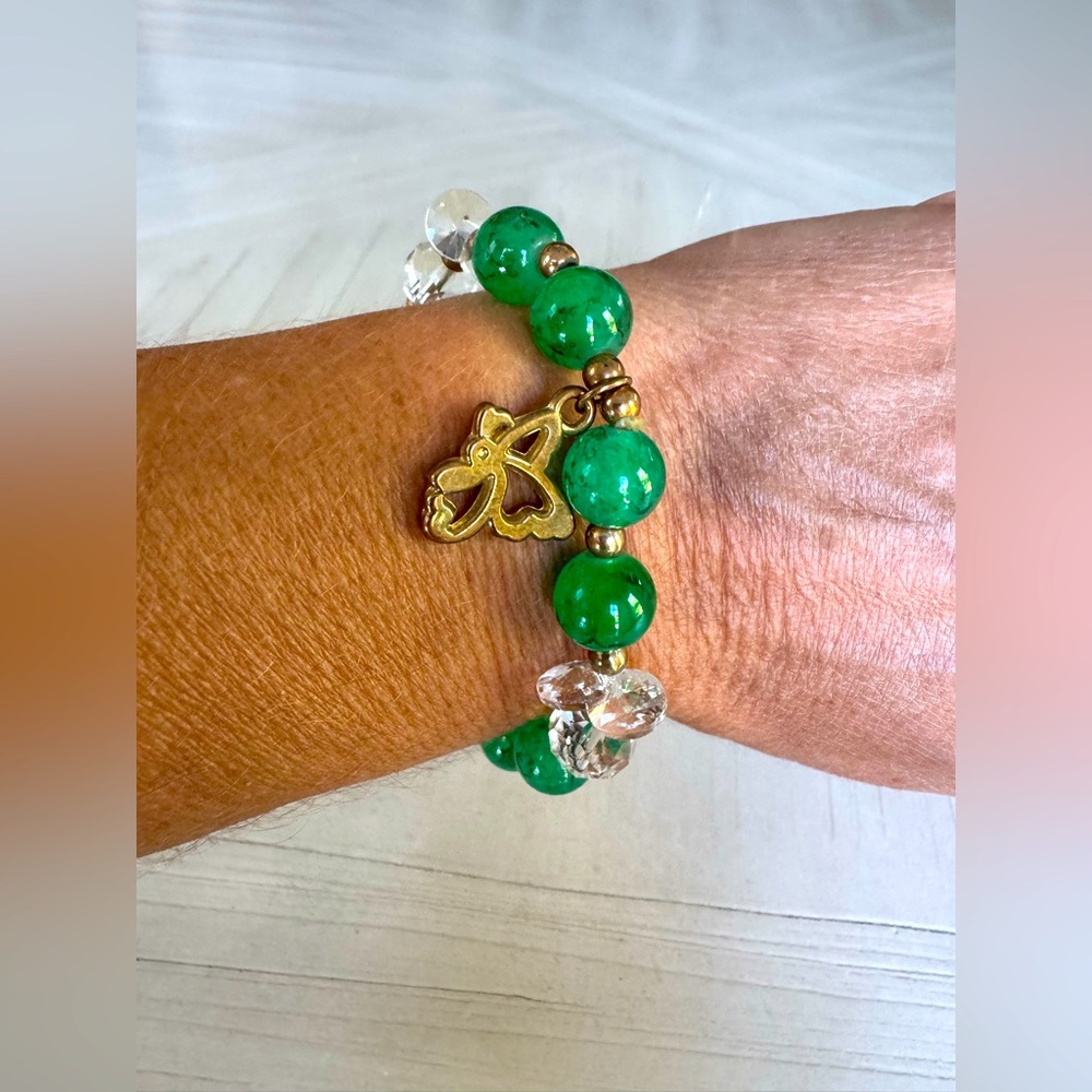 Green Beaded Butterfly Charm Stretch Bracelet – Gold-Tone Accents